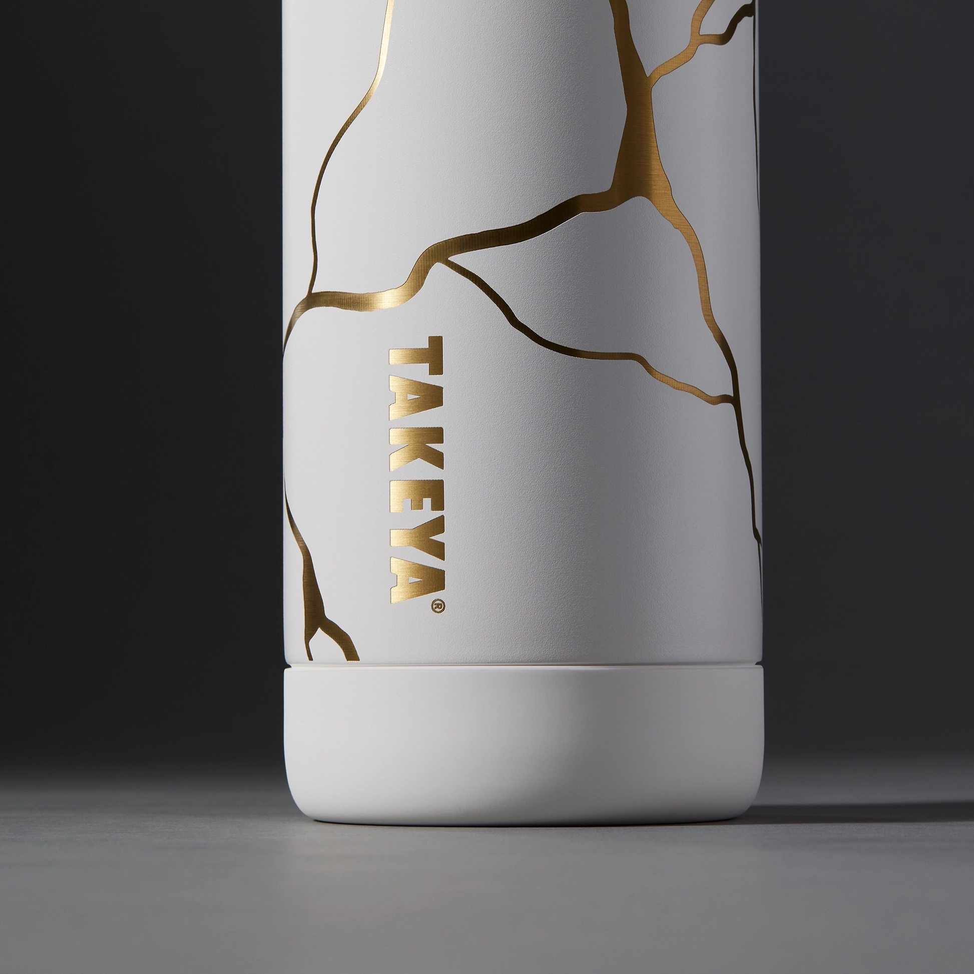 kintsugi-water-bottle-with-straw-lid-n0 51389-TK_HO25_Kintsugi_Takeya9236_Crop.png
