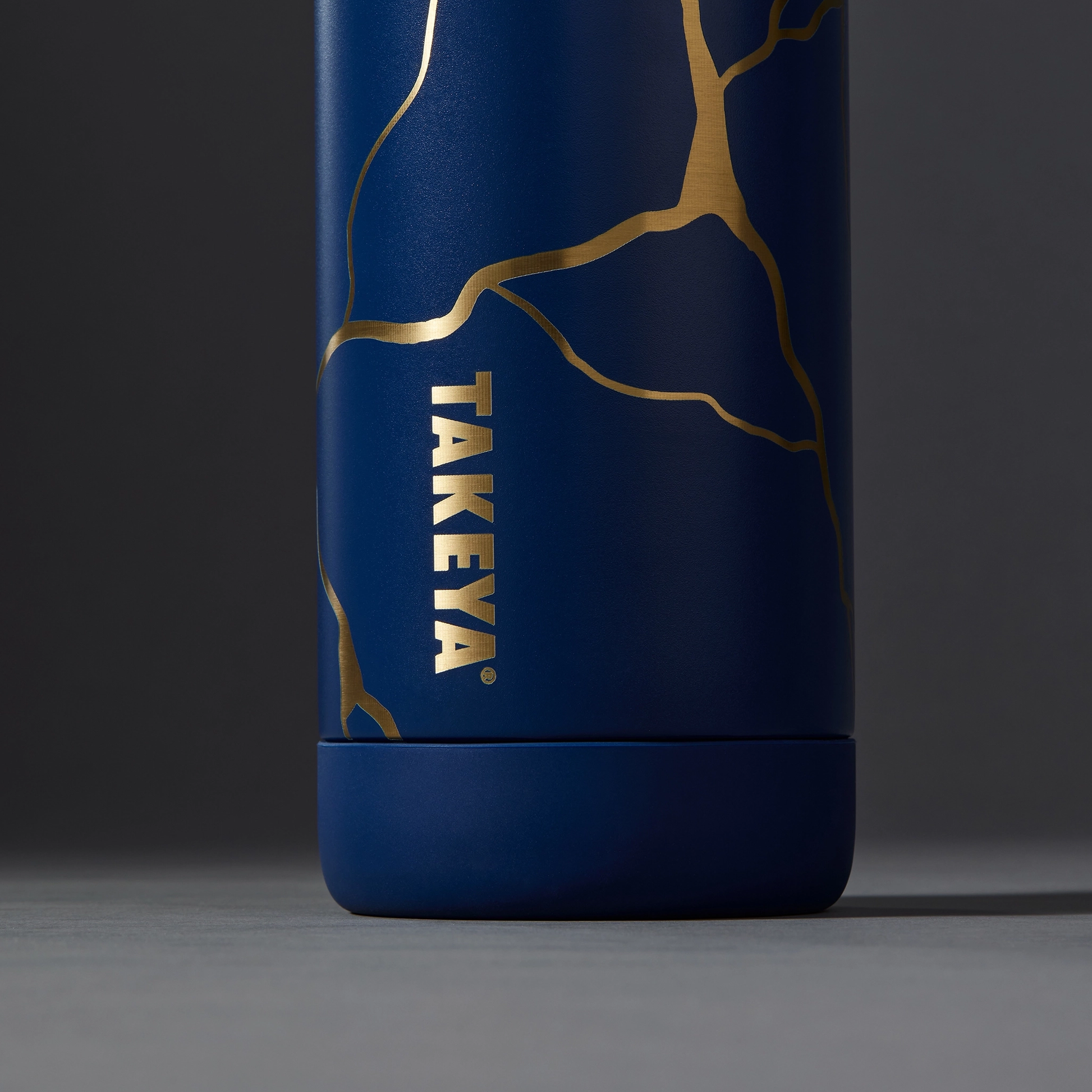 kintsugi-water-bottle-with-spout-lid-n0 51390-TK_HO25_Kintsugi_Takeya9241_Crop.png